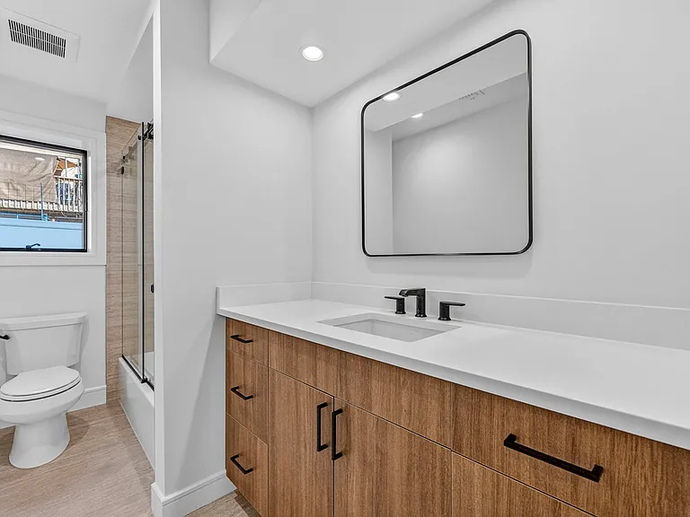 504 2nd St #A — Photo 34