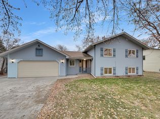 8232 Sumter Ave N, Brooklyn Park, MN 55445