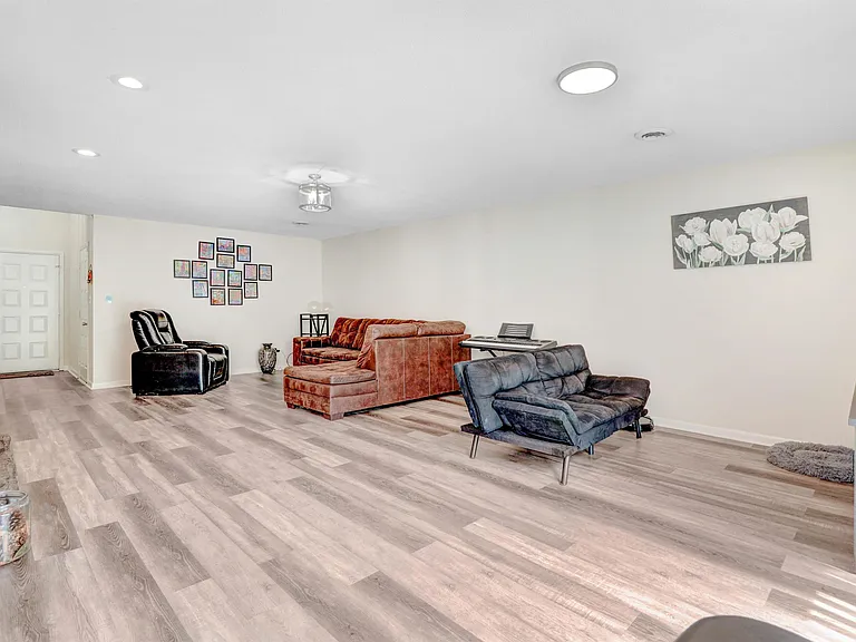 1900 Harris St #1 — Photo 11