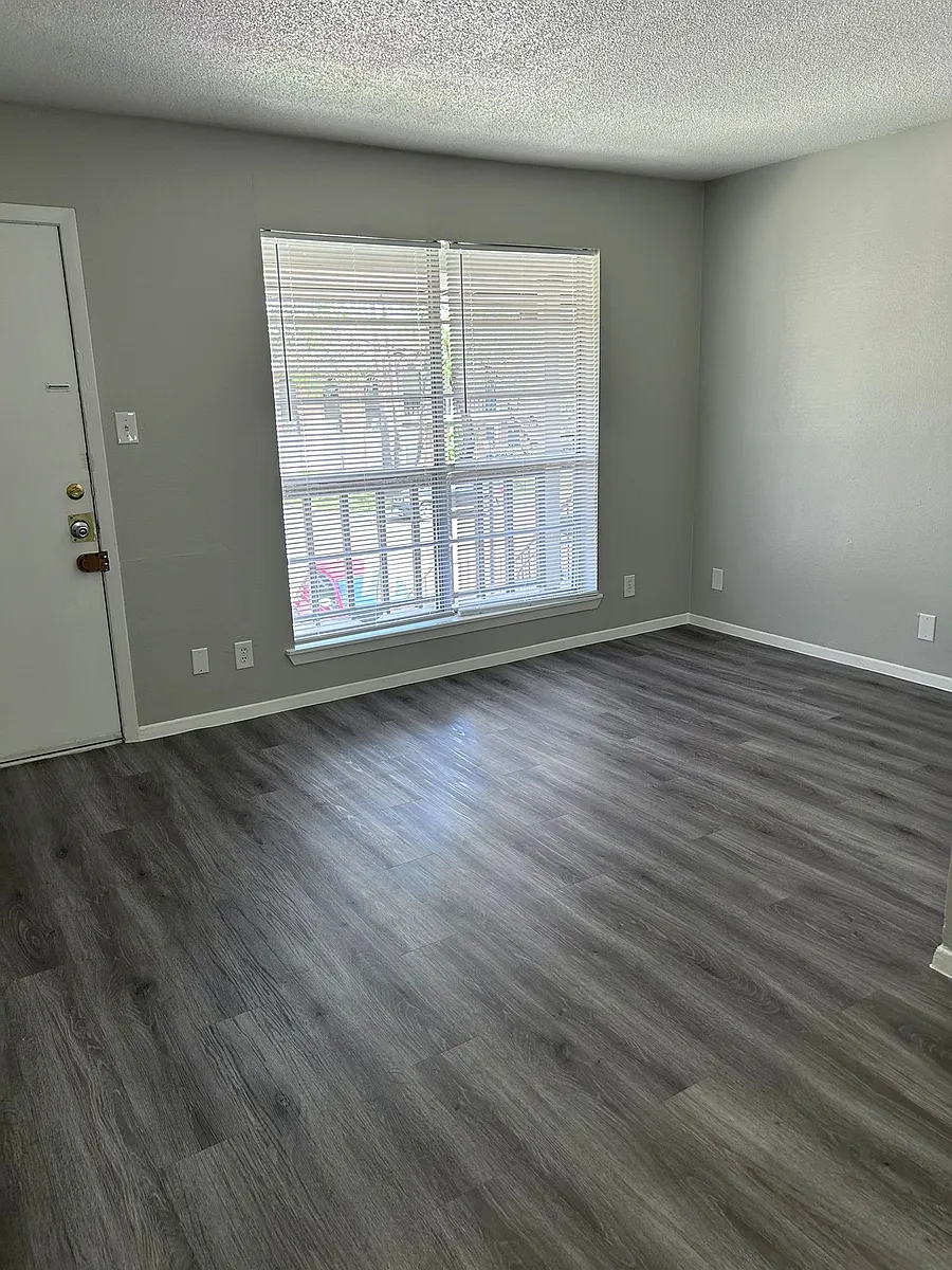 Building Photo - 1700 W McIntyre St #13