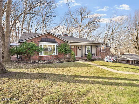 2nd image of 1110 Primrose Dr
