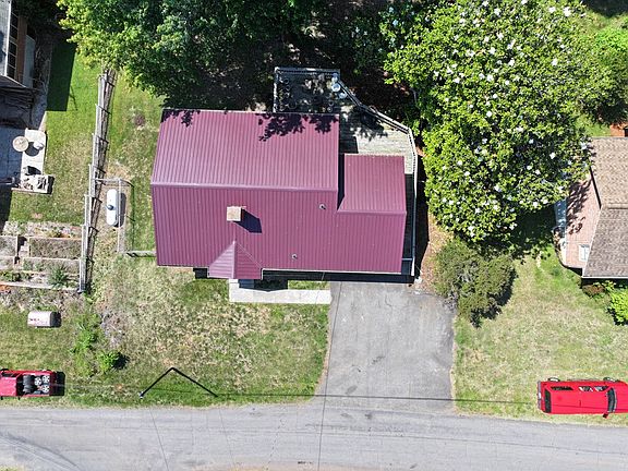 3rd image of 101 Hillcrest Ct