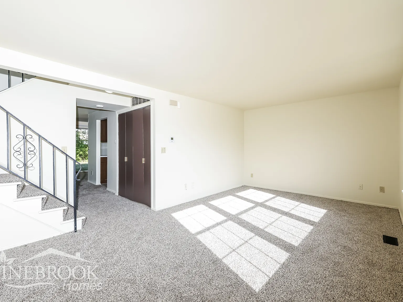 7673 Mount Hood — Photo 2
