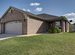 826 E Crystal Ave, Nixa, MO 65714