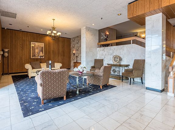4th image of 465 W Dominion Dr Unit 901