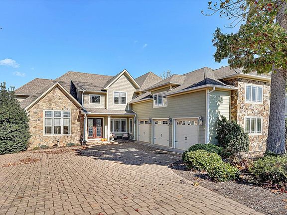 3rd image of 803 Compass Cove Cir