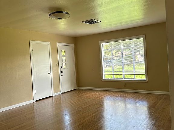 3rd image of 1516 Walnut Ave
