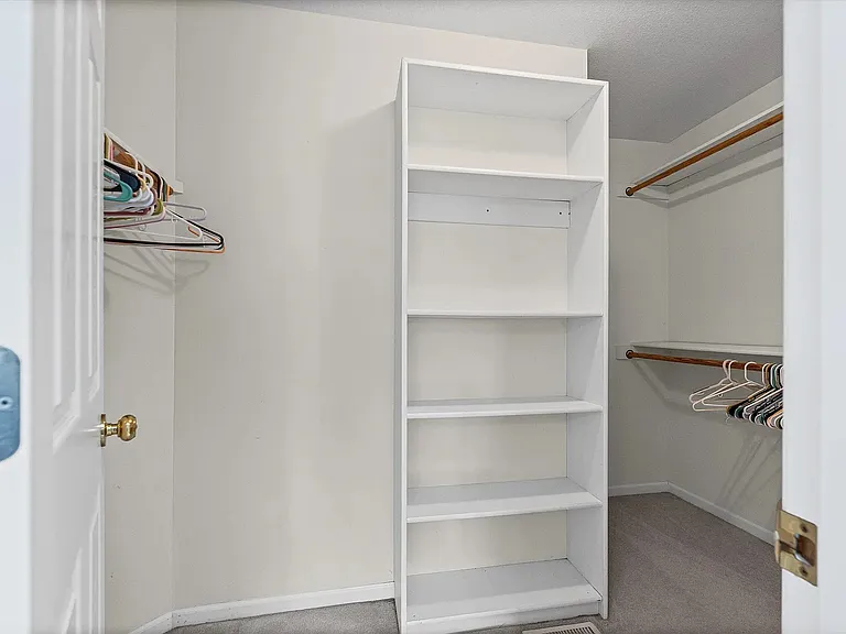 4200 Cedar Crest Ln — Photo 36