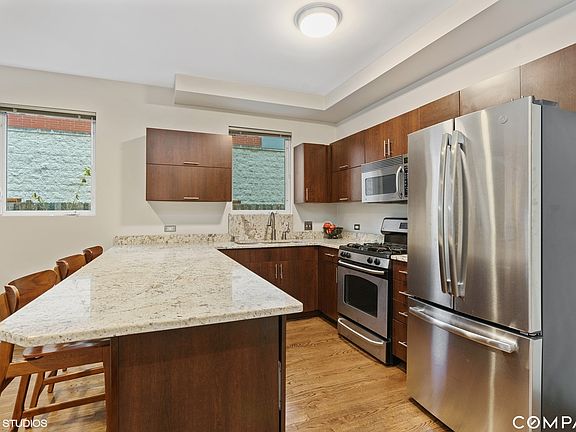 4th image of 2524 W Bloomingdale Ave APT A