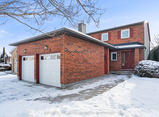 29 Valley Ridge St, Ottawa, ON K2E 7W3