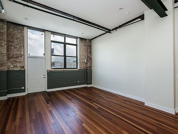 5th image of 3421 Richmond St APT 206
