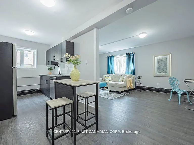 871 Adelaide St N #102 — Photo 2