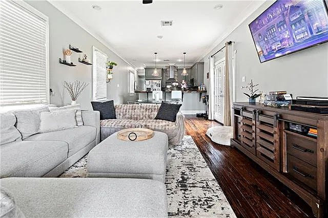 617 Forstall St — Photo 3