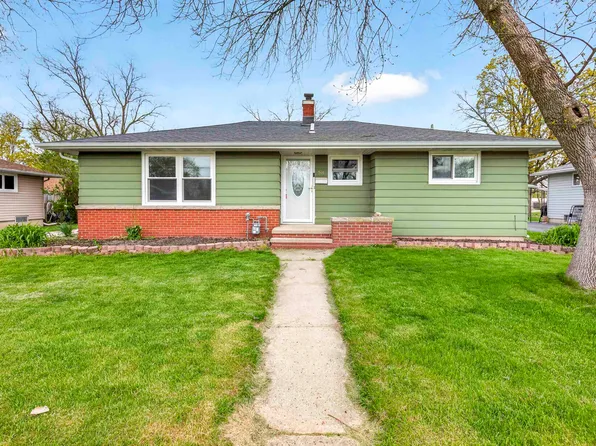 946 4th St, Menasha, WI 54952