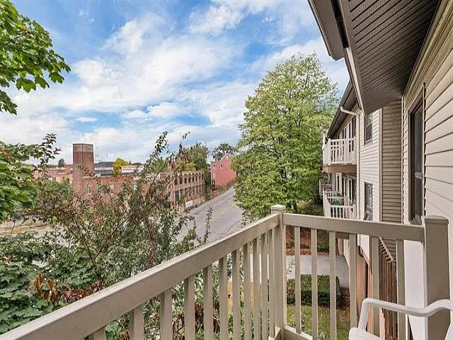 1 bed, 1.0 bath, 800 sqft, $1,550 — Photo 2