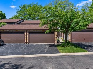 44 White Oak Cir, Saint Charles, IL