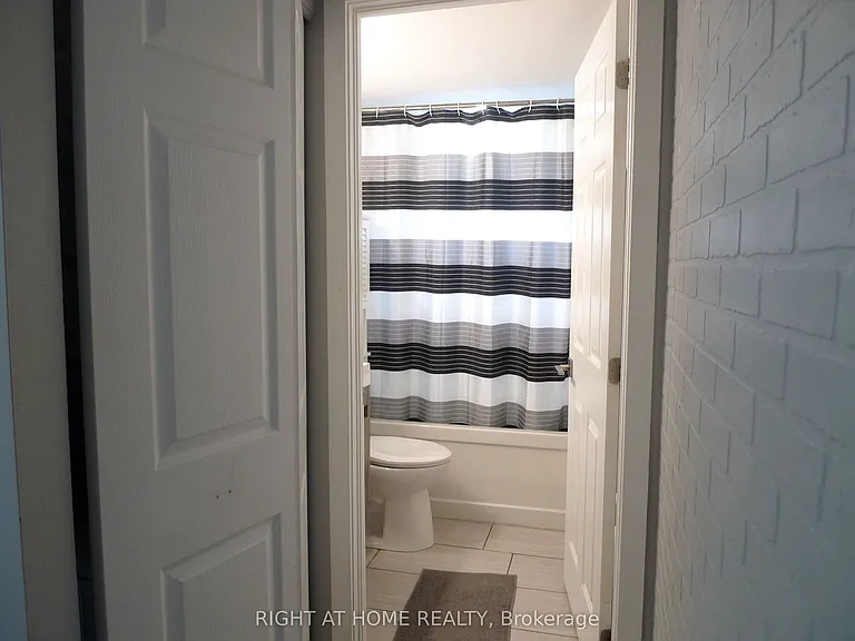 2373 King St E #26 — Photo 24