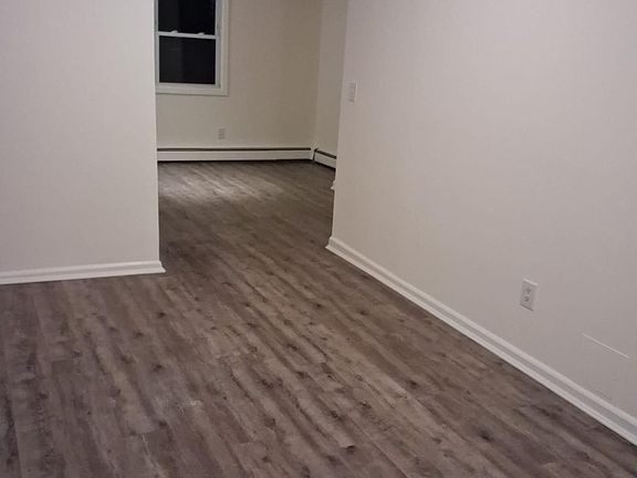 3rd image of 467 Warburton Ave APT 1