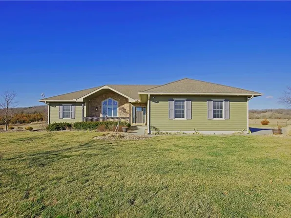 21413 211th St, Tonganoxie, KS 66086