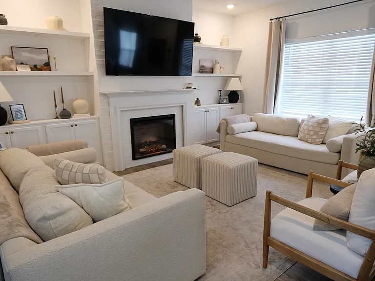 961 Capricorn Dr — Photo 2