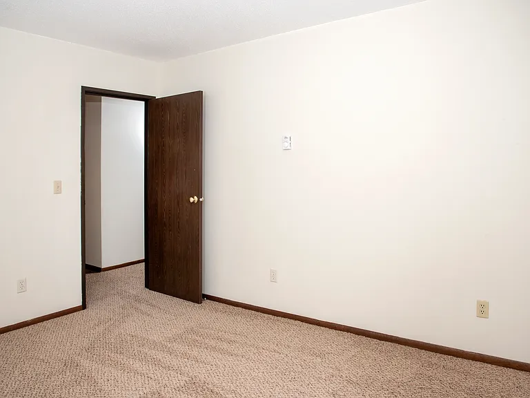 Laurel Place Apartments — Photo 13