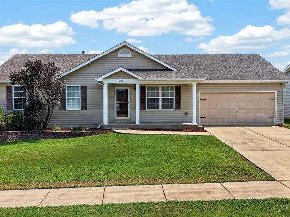 225 Brookstone Creek Dr, Wentzville, MO 63385