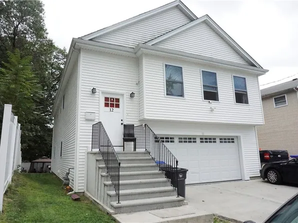 12 Thomas Ave, Pawtucket, RI 02860