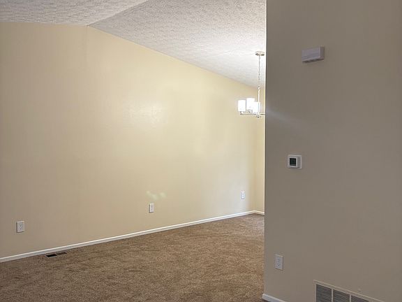 4th image of 2110 Belltree Dr