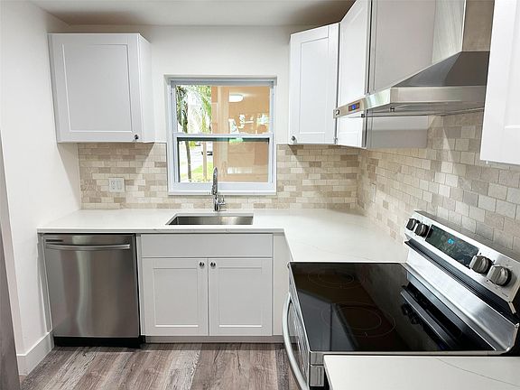 4th image of 9471 Evergreen Place #105