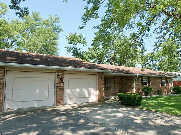 2nd image of 7601 N Meadowview Pl