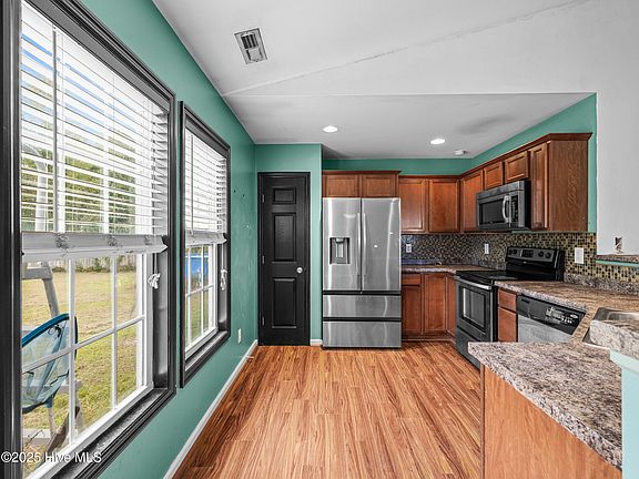 4th image of 107 Farmgate Drive