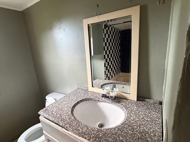 321 Lacross Rd — Photo 9