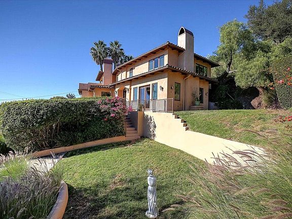 5th image of 202 E Mountain Dr