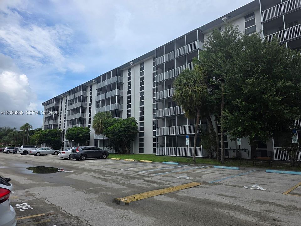 1st image of 16950 W Dixie Hwy #B225-b-225