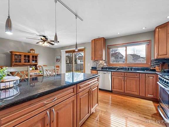 3rd image of 164 Abbeywood Cir