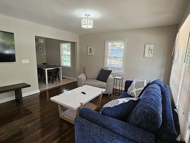 2076 W Flat Shoals Ter — Photo 5