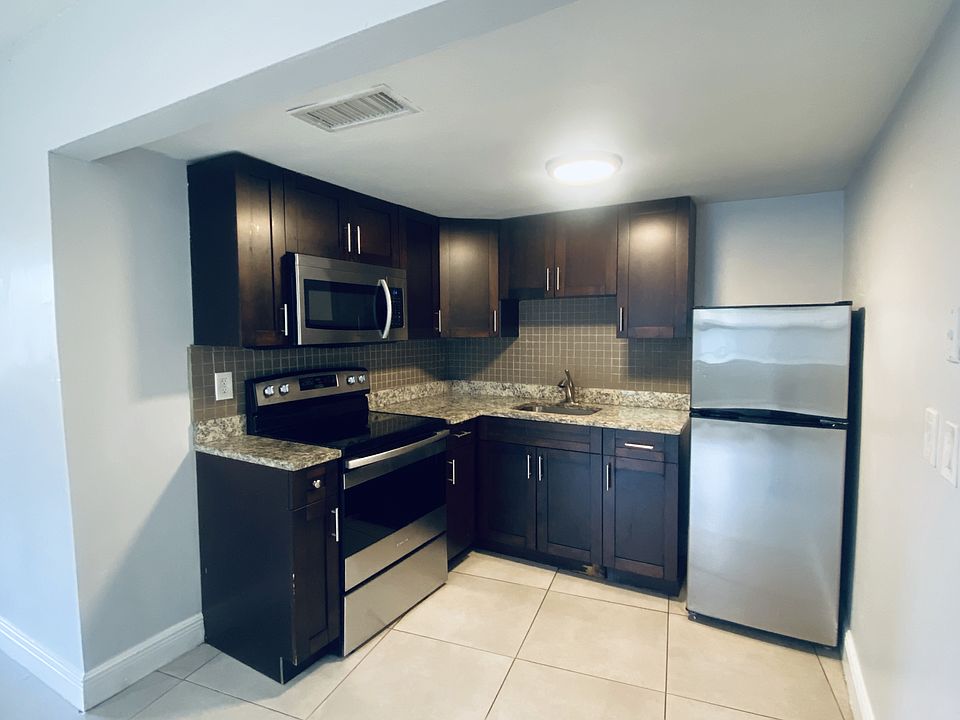 1st image of 921 SW 10th Dr #2
