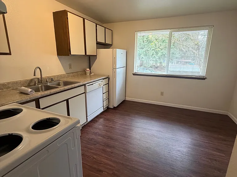 34005 1st Cir S — Photo 2