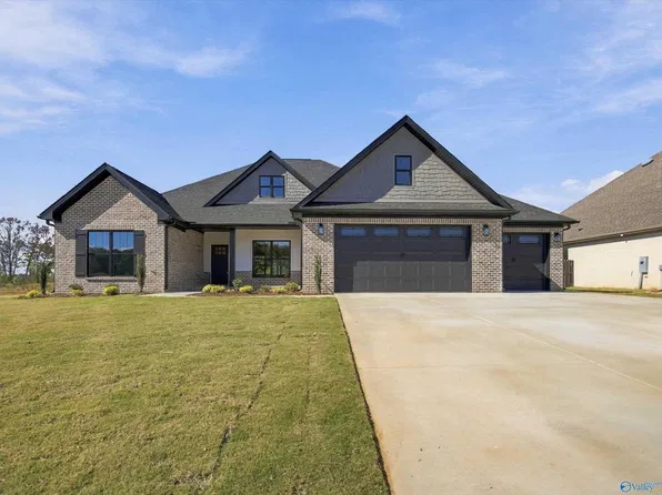 17197 Blue Briar Cir, Athens, AL 35611