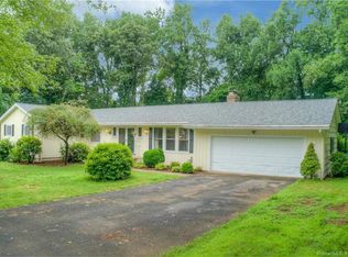 15 Skyview Dr, Trumbull, CT 06611
