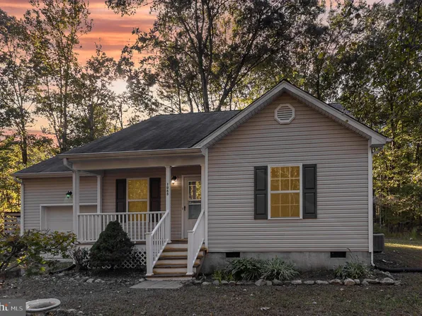 1065 Lakeview Dr, Colonial Beach, VA 22443