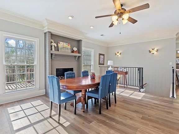 4th image of 402 Murray St