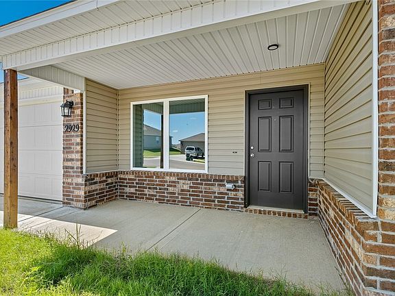 4th image of 2929 W McLaren Dr