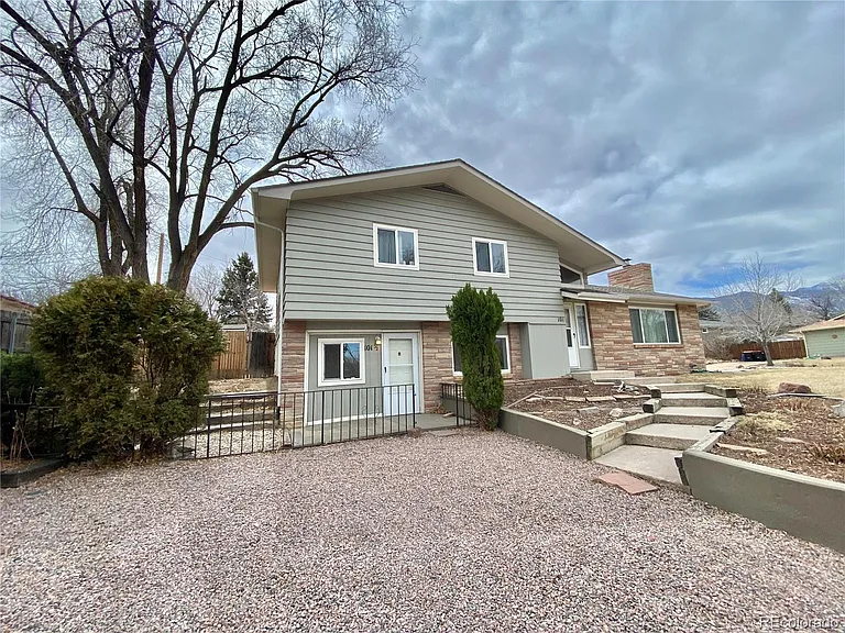 101 Terrace Dr #1/2 — Photo 2