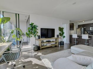 938 Smithe St #1303, Vancouver, BC V6Z3H8