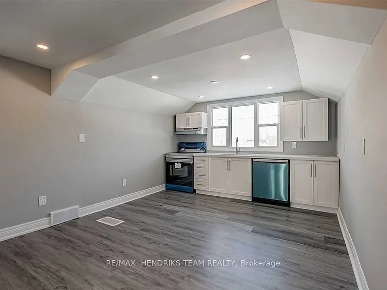 9 Rykert St #UPPER FLOOR — Photo 2