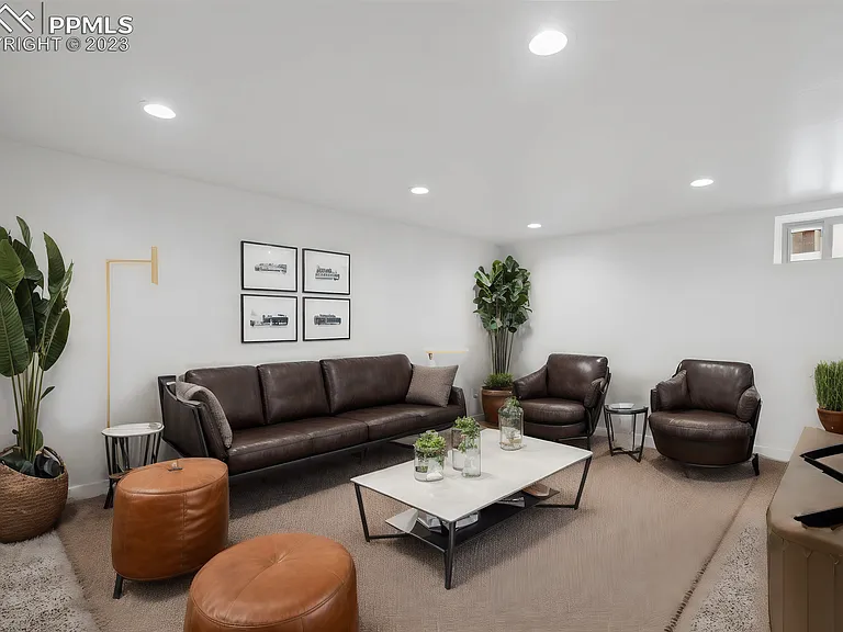 1609 E Platte Ave — Photo 11