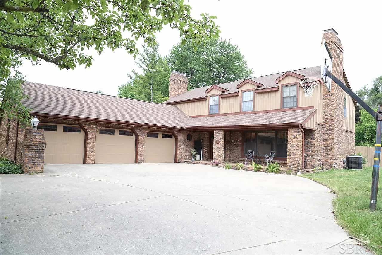 72 Benton Rd photo 1