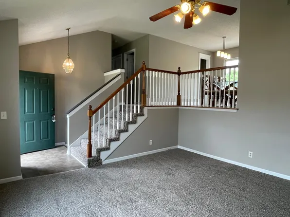 907 NE 194th Ter, Smithville, MO 64089