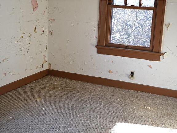 2nd image of 215 Delaware Ave